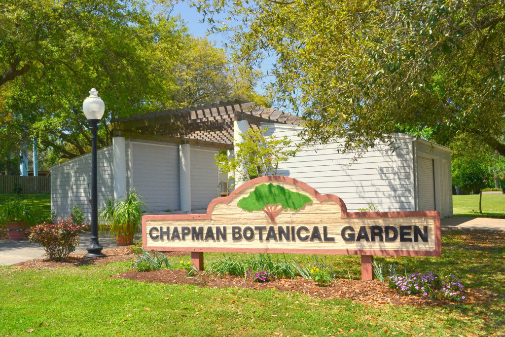 Image of the sign and building at the Chapman Botanical Garden.
