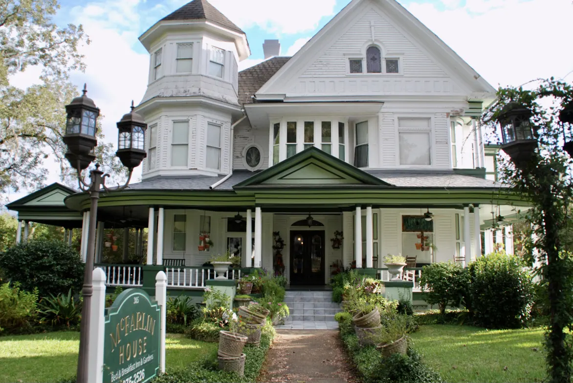 Image of a historic bed and breakfast inn.