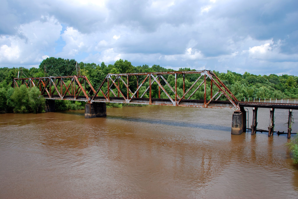 Image of the Spanish Trail train bridge.